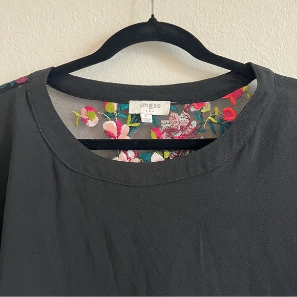2/$30 Umgee Black and Pink Blouse with Boxy Style and 3/4 Sleeves - Picture 4 of 16